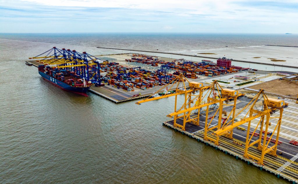 Doanh nghiệp hàng hải phân hóa giữa sóng gió