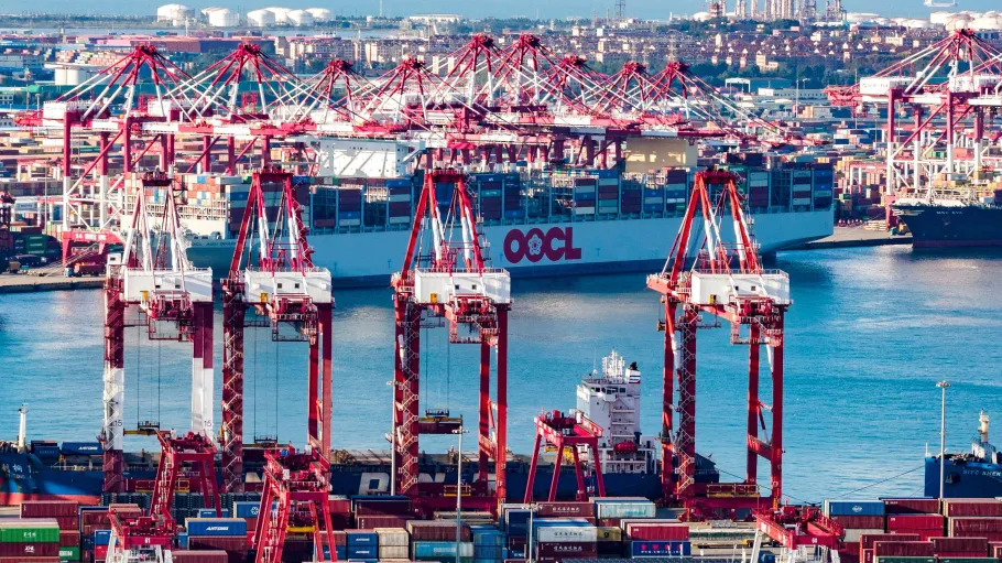 Trung Quốc tạm dừng thu “phí cảng đặc biệt” với tàu Mỹ