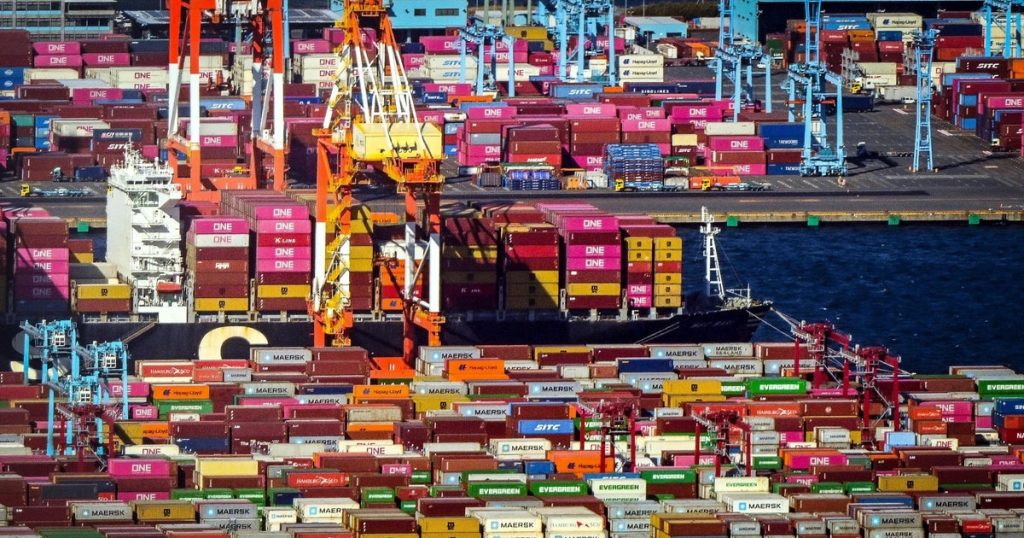 Toàn cảnh ngành biển toàn cầu đang gặp sóng gió: chi phí tăng, bất định cao