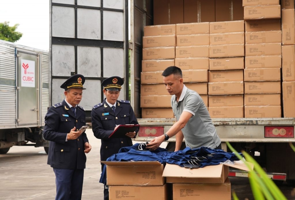 Tác động từ thay đổi phí làm thủ tục hải quan quốc tế