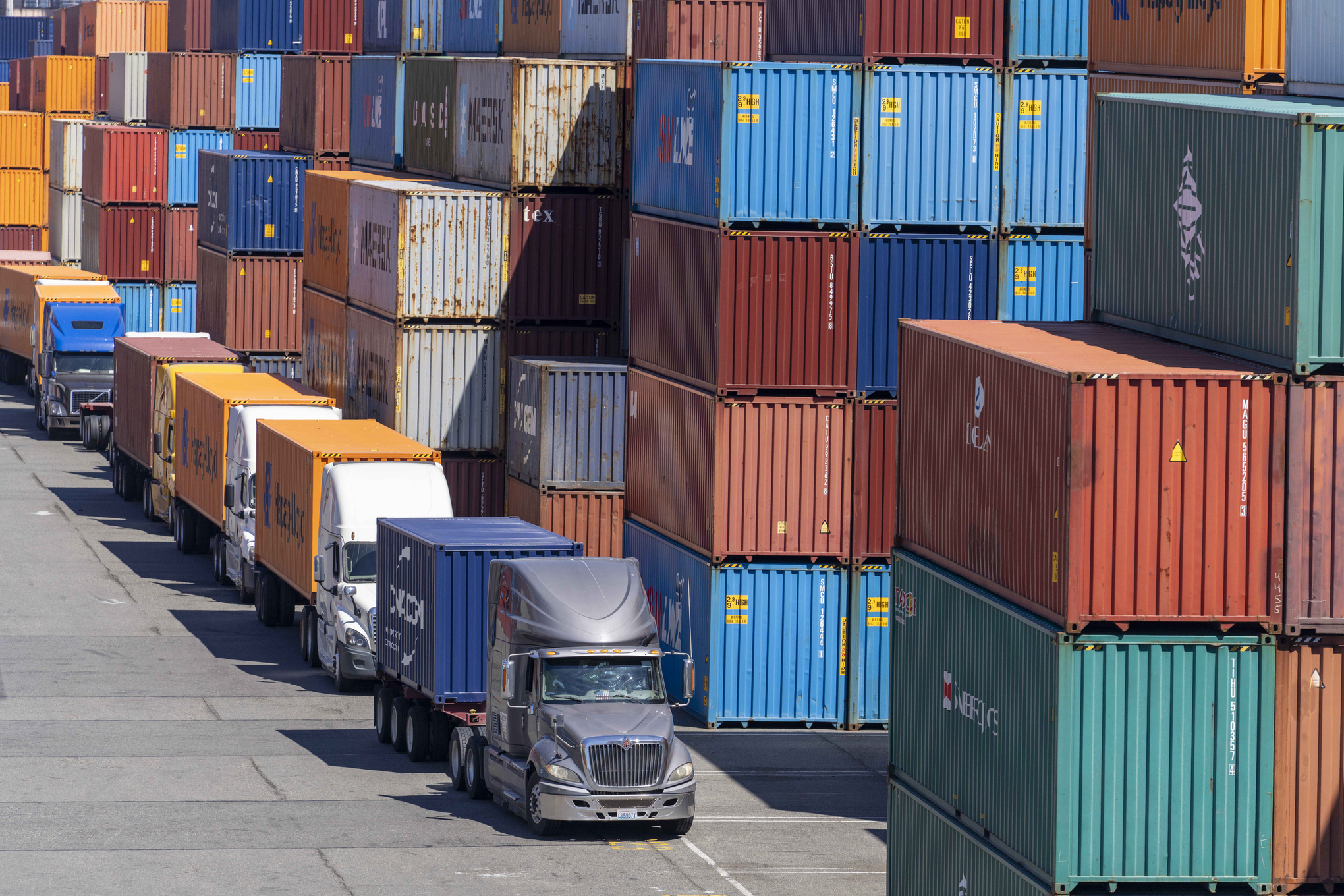 Mỹ tăng mạnh nhập khẩu container trước nguy cơ tăng thuế
