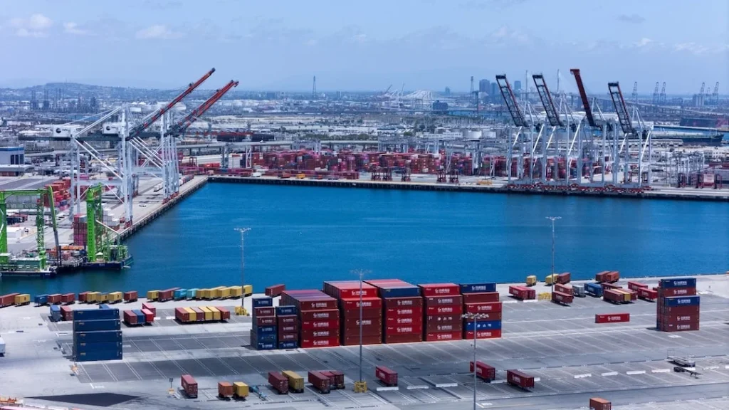 Cảng Los Angeles lập kỷ lục mới về sản lượng container