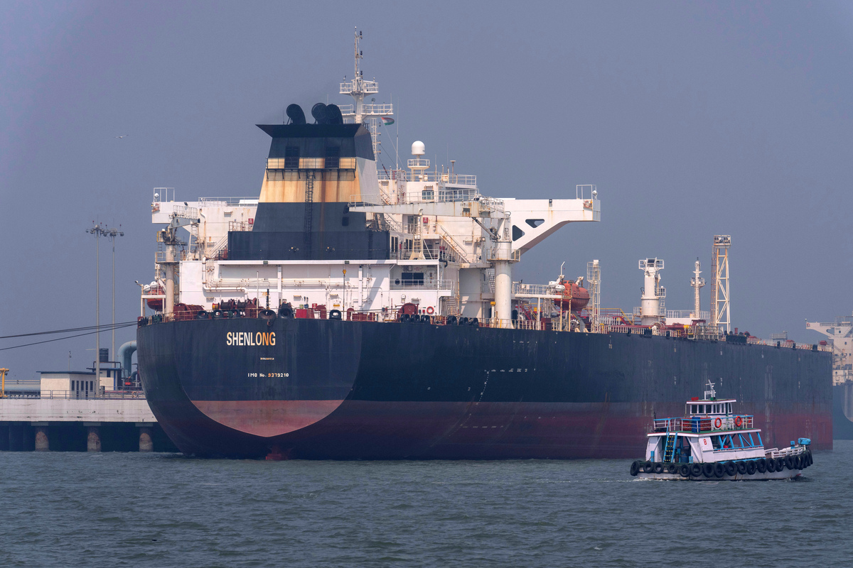 Vận tải biển qua eo biển Hormuz vẫn duy trì hoạt động giữa bất ổn địa chính trị