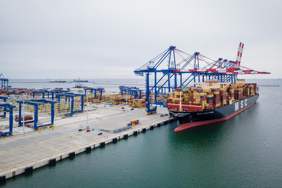 Cảng Gdańsk lập kỷ lục về sản lượng hàng hóa và container trong nửa đầu năm 2026