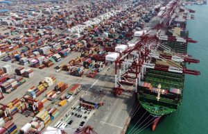 Cước vận tải biển toàn cầu vẫn ở mức cao, áp lực từ tắc nghẽn cảng và chi phí